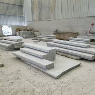 玉林 整石台阶（大面火烧+侧面自然面），出货前厂内拼装