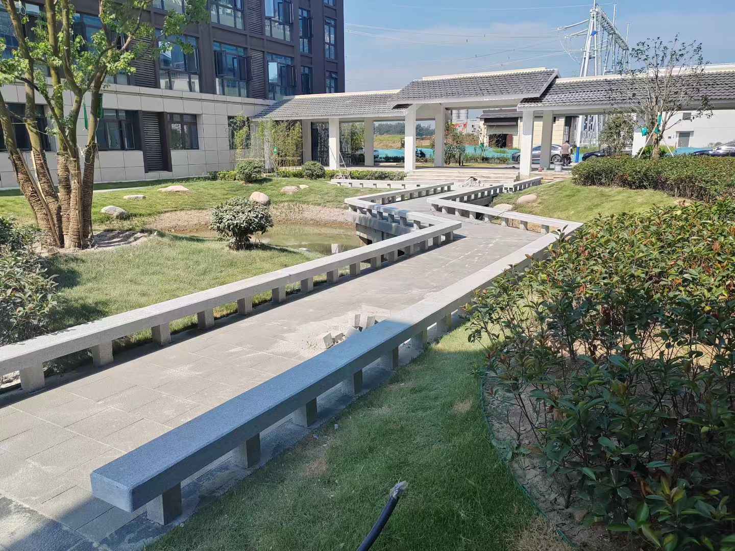 玉林 芝麻灰小区坐凳&栏杆安装效果