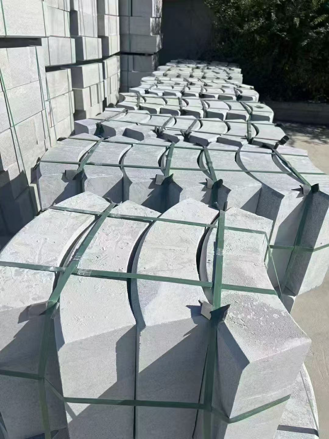 玉林 芝麻灰弧形路沿石