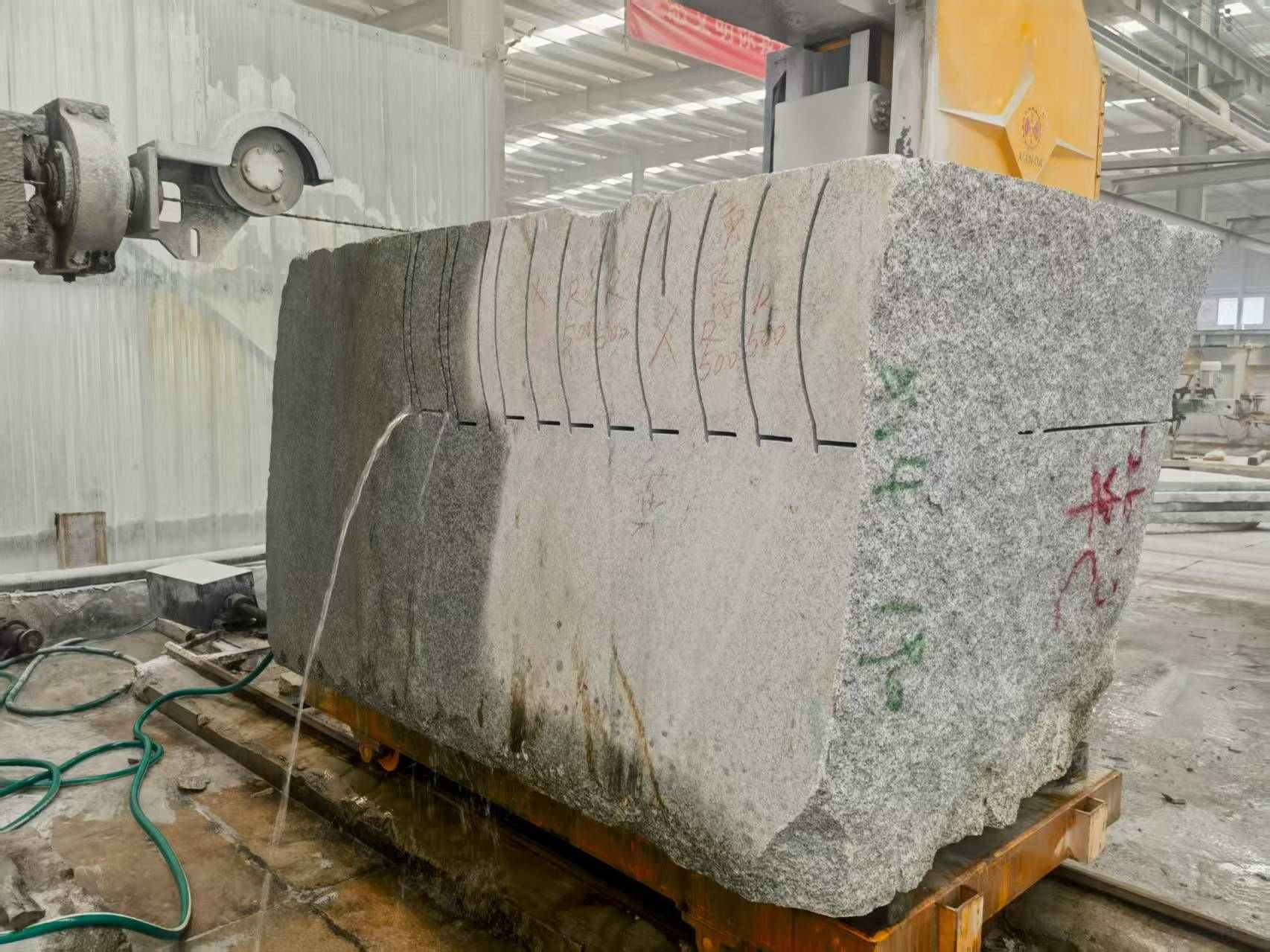 玉林 602，大花芙蓉白，绳锯加工弧形路沿石