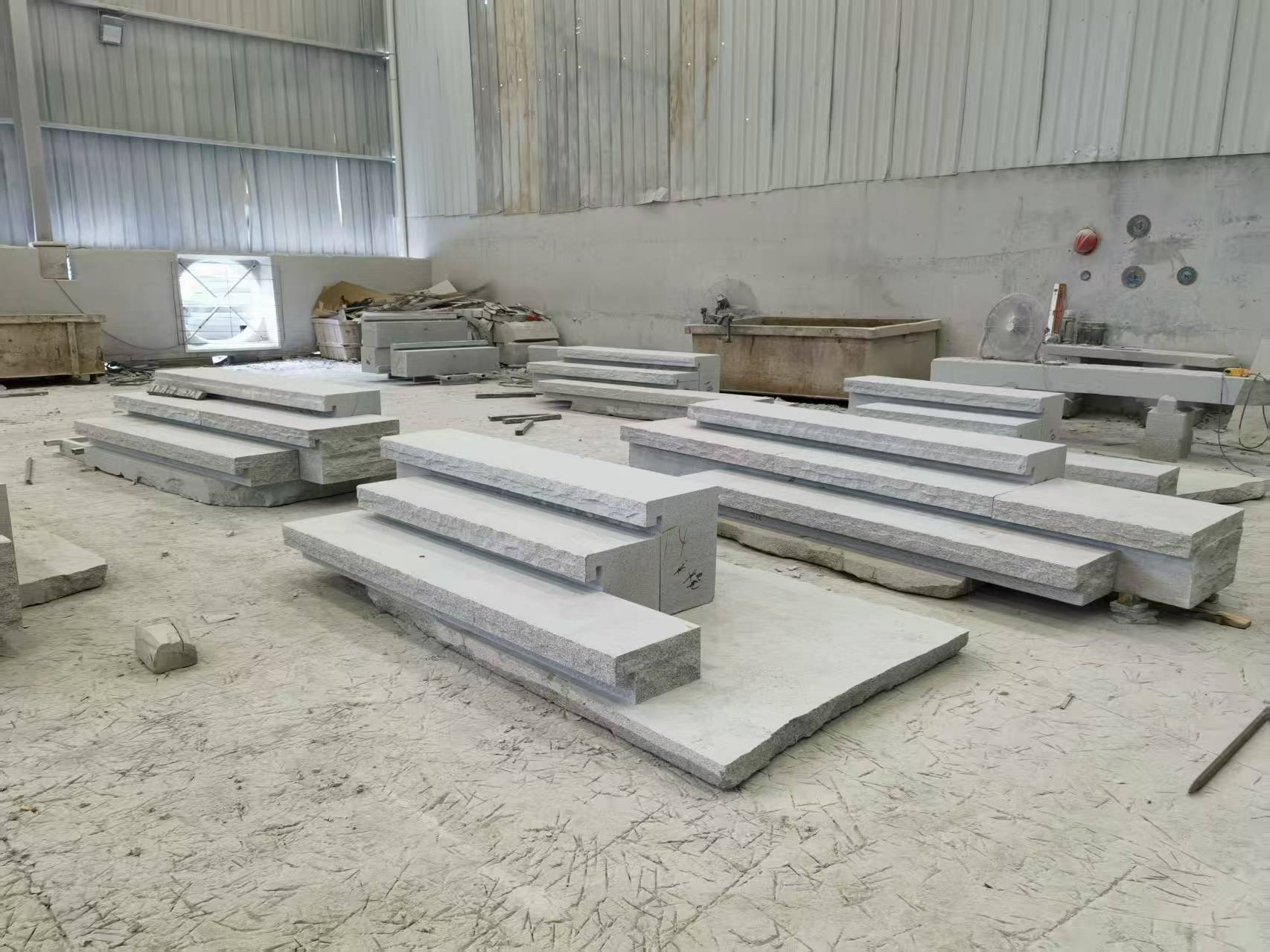 玉林 整石台阶（大面火烧+侧面自然面），出货前厂内拼装