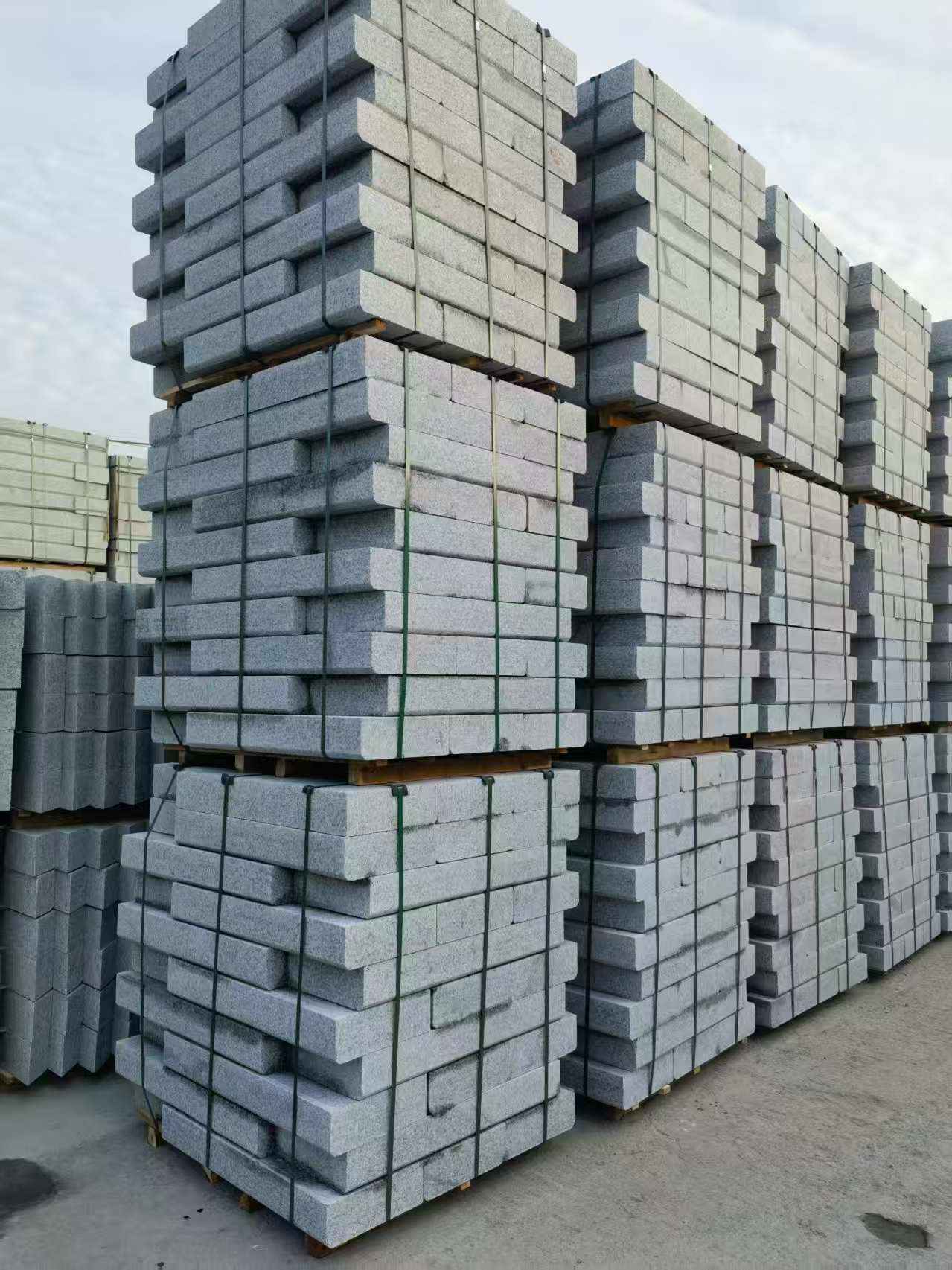 玉林 路沿石（路侧石），颜色一致，尺寸标准