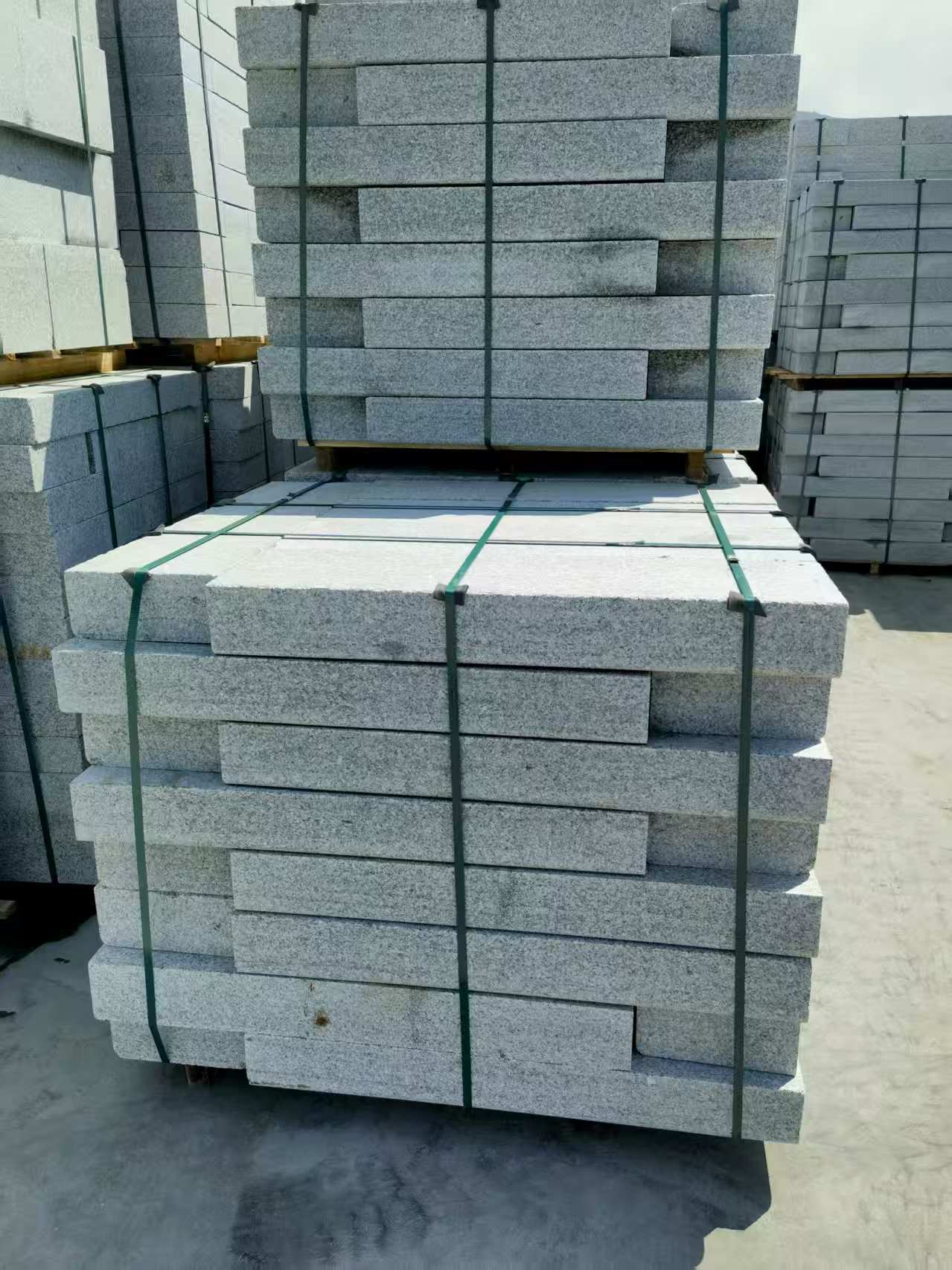 玉林 芙蓉白花岗岩路沿石、平石尺寸标准，色泽均匀